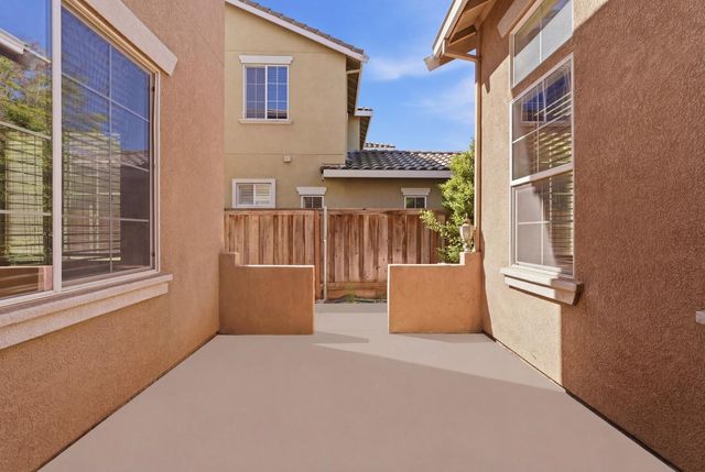 2153 Saddlebrook Way, Oakdale, CA 95361