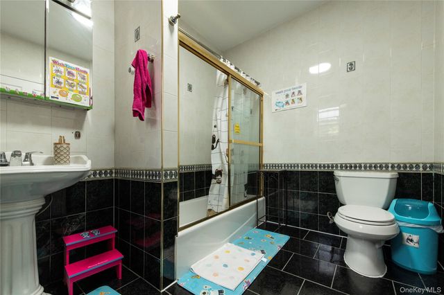 157-15 Oak Avenue, Flushing, NY 11355