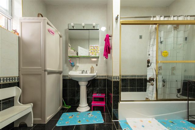 157-15 Oak Avenue, Flushing, NY 11355