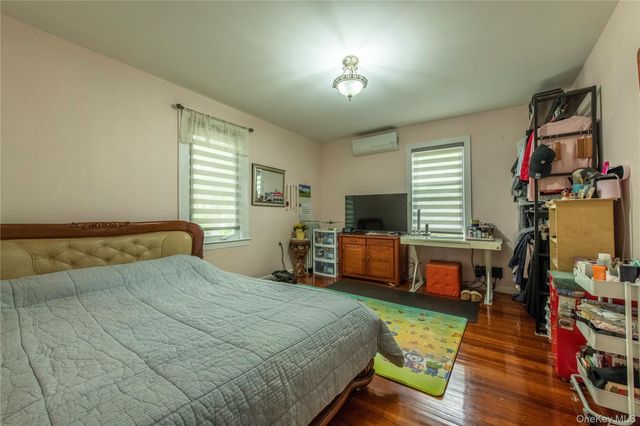 157-15 Oak Avenue, Flushing, NY 11355