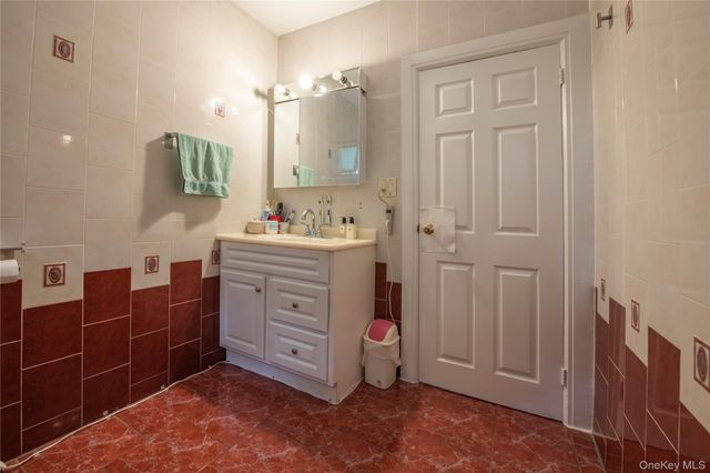 157-15 Oak Avenue, Flushing, NY 11355