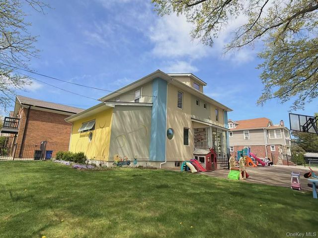 157-15 Oak Avenue, Flushing, NY 11355