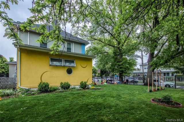 157-15 Oak Avenue, Flushing, NY 11355