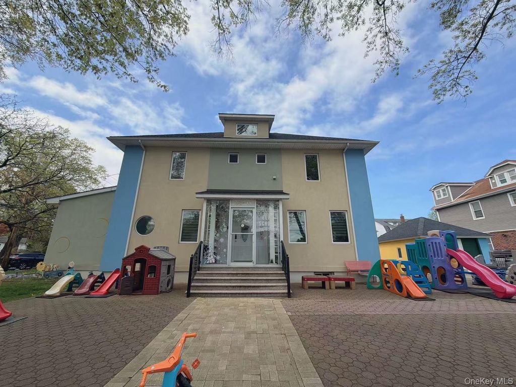 157-15 Oak Avenue, Flushing, NY 11355