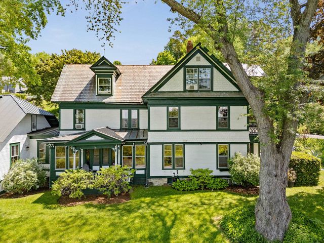 27 Inn Rd Apt 3, Charlotte, VT 05445