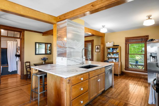 27 Inn Rd Apt 3, Charlotte, VT 05445