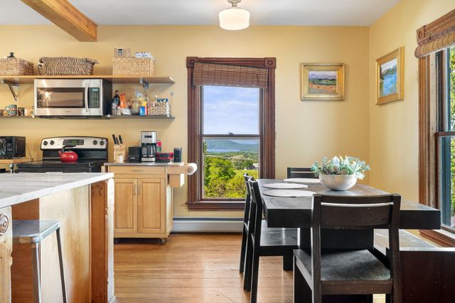 27 Inn Rd Apt 3, Charlotte, VT 05445