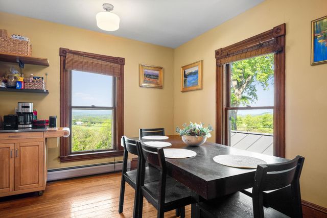 27 Inn Rd Apt 3, Charlotte, VT 05445