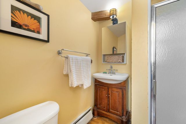 27 Inn Rd Apt 3, Charlotte, VT 05445