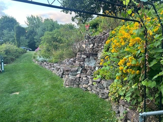 27 Inn Rd Apt 3, Charlotte, VT 05445