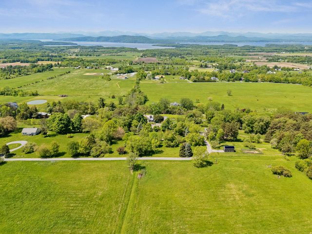 27 Inn Rd Apt 3, Charlotte, VT 05445