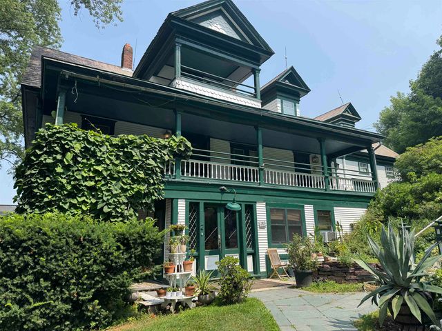 27 Inn Rd Apt 3, Charlotte, VT 05445