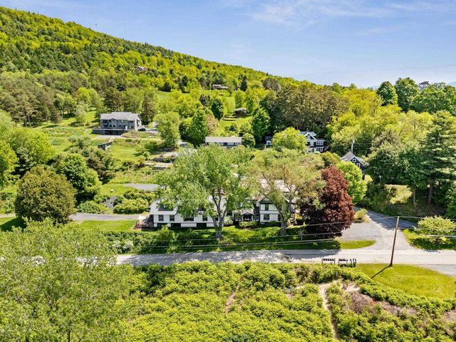 27 Inn Rd Apt 3, Charlotte, VT 05445