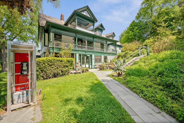 27 Inn Rd Apt 3, Charlotte, VT 05445