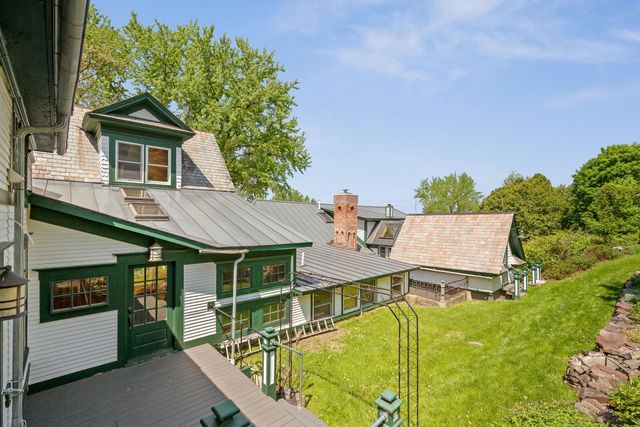 27 Inn Rd Apt 3, Charlotte, VT 05445