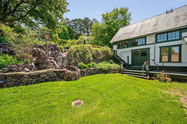 27 Inn Rd Apt 3, Charlotte, VT 05445