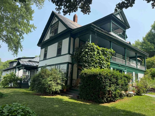27 Inn Rd Apt 3, Charlotte, VT 05445