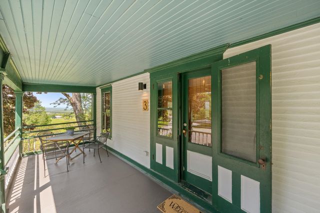 27 Inn Rd Apt 3, Charlotte, VT 05445