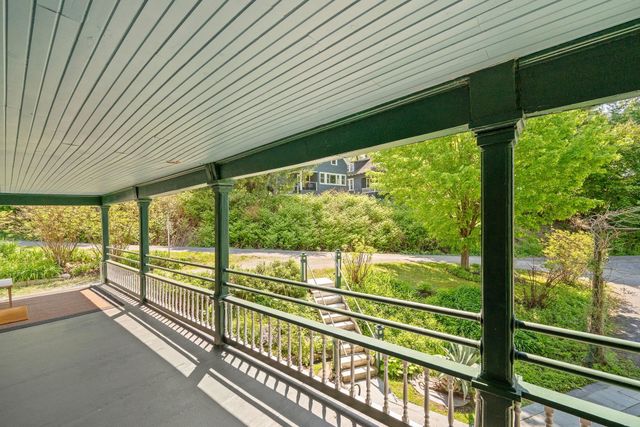 27 Inn Rd Apt 3, Charlotte, VT 05445