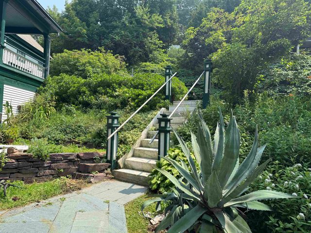 27 Inn Rd Apt 3, Charlotte, VT 05445