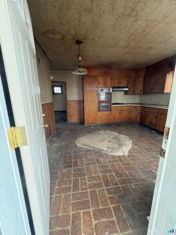 20 William Street, New Britain, CT 06051