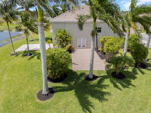 11279 SW Glengarry Court, Port St Lucie, FL 34987