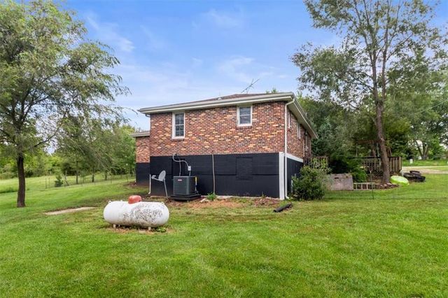 852 SW 1921 Road, Garden City, MO 64747