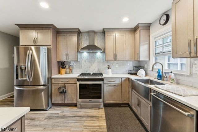 76 Elmwood Ter, Linden City, NJ 07036