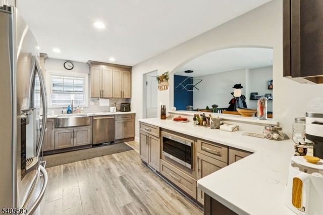 76 Elmwood Ter, Linden City, NJ 07036