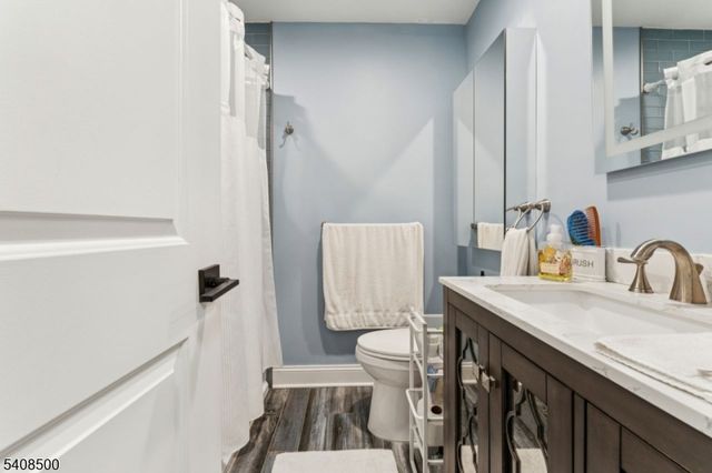 76 Elmwood Ter, Linden City, NJ 07036