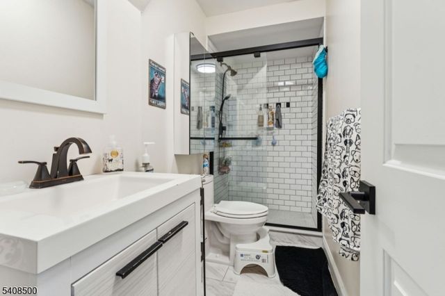 76 Elmwood Ter, Linden City, NJ 07036