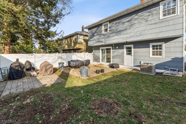 76 Elmwood Ter, Linden City, NJ 07036