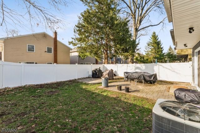 76 Elmwood Ter, Linden City, NJ 07036