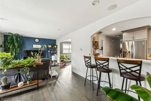 76 Elmwood Ter, Linden City, NJ 07036