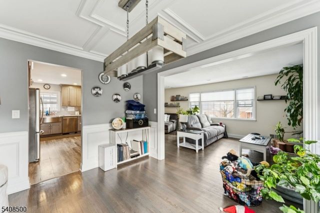 76 Elmwood Ter, Linden City, NJ 07036