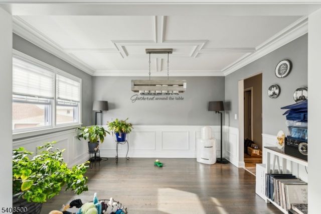 76 Elmwood Ter, Linden City, NJ 07036