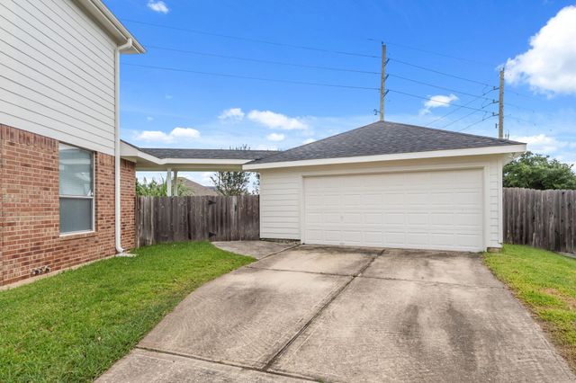 12702 Robins Crest Drive, Tomball, TX 77377