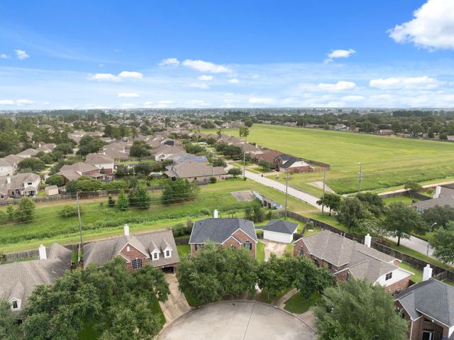 12702 Robins Crest Drive, Tomball, TX 77377