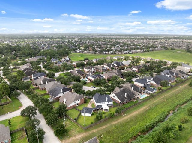 12702 Robins Crest Drive, Tomball, TX 77377