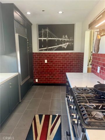 241 S Barrington Avenue B7, Los Angeles, CA 90049