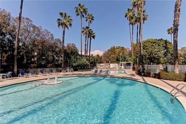 241 S Barrington Avenue B7, Los Angeles, CA 90049