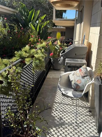 241 S Barrington Avenue B7, Los Angeles, CA 90049