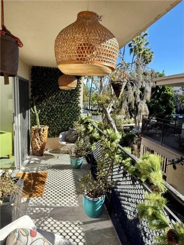 241 S Barrington Avenue B7, Los Angeles, CA 90049