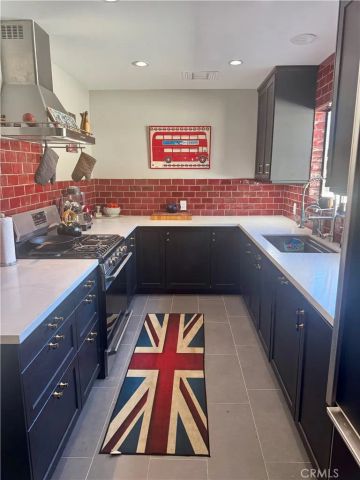 241 S Barrington Avenue B7, Los Angeles, CA 90049