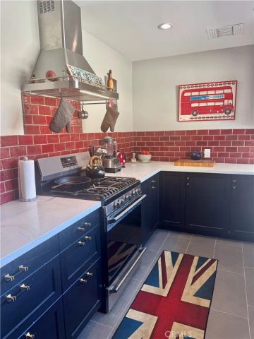 241 S Barrington Avenue B7, Los Angeles, CA 90049