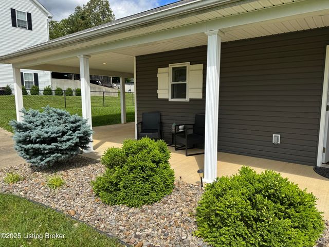 106 Hunter Ln, Brandenburg, KY 40108