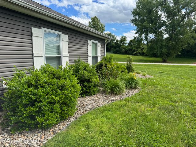 106 Hunter Ln, Brandenburg, KY 40108