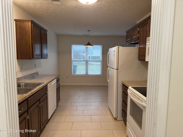 106 Hunter Ln, Brandenburg, KY 40108