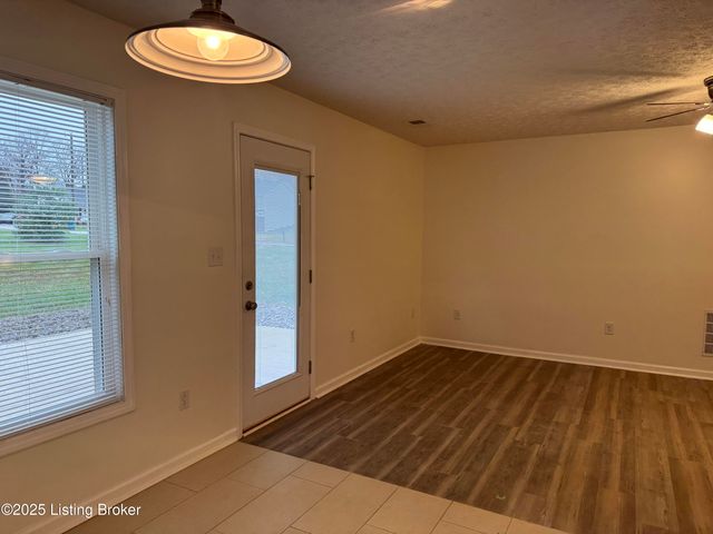 106 Hunter Ln, Brandenburg, KY 40108