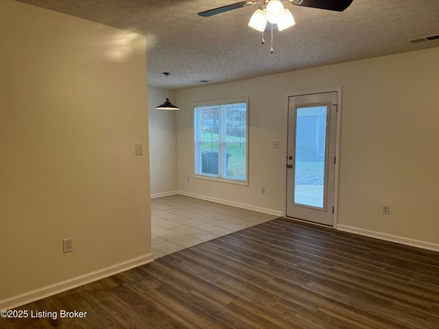 106 Hunter Ln, Brandenburg, KY 40108